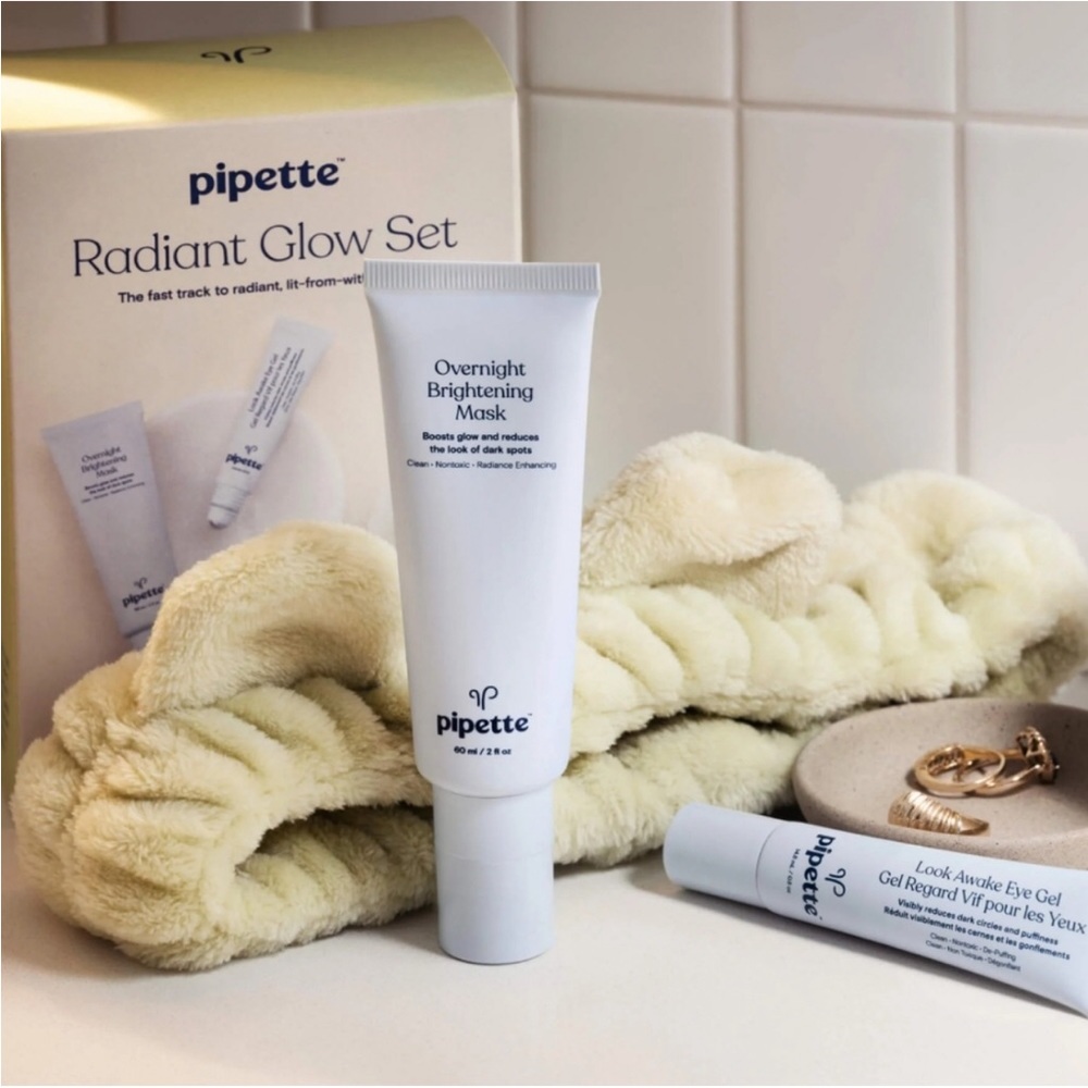FREE WITH PURCHASE Pipette overnight brightening mask